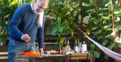 Comparing Animal vs. Plant-Based Proteins for Senior Dogs